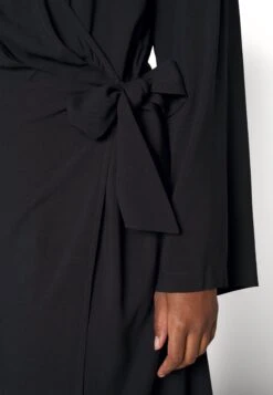 Curvy Buckle Dress - Robe Chemise - Black -Anna Field 208e82f3ec284a898f593374f40e8872