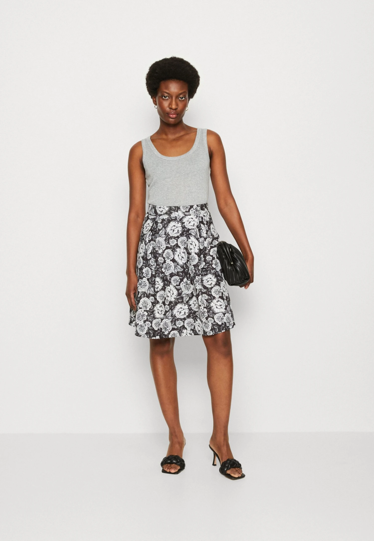 Anna Field Jupe Plissée - Black/White 4 Anna Field Jupe Plissée - Black/White – Image 2