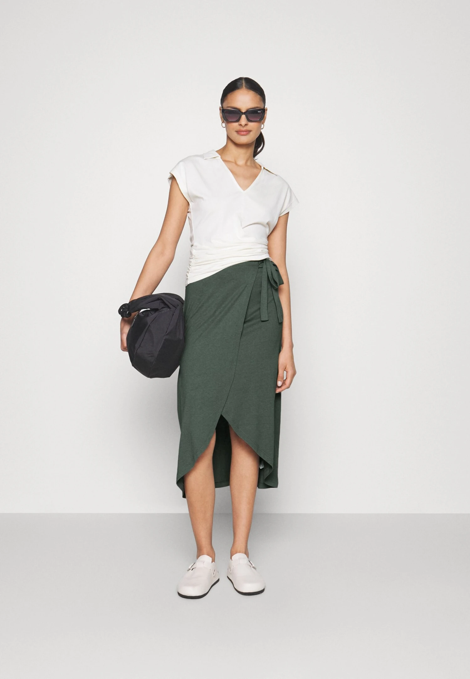 Anna Field Basic Wrap Over Midi Skirt - Jupe Trapèze - Light Green 4 Anna Field Basic Wrap Over Midi Skirt - Jupe Trapèze - Light Green – Image 2